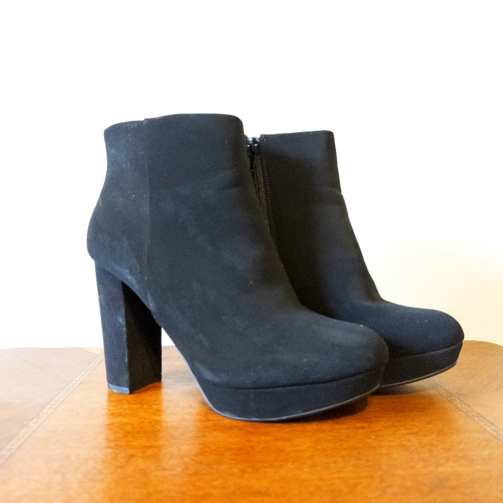 Delicious Suede Platform Bootie Heels Black Size 8